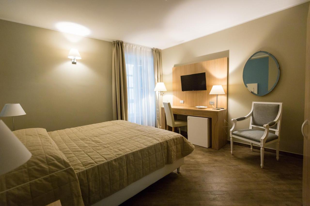 Hotel Monteverde アックイテルメ エクステリア 写真
