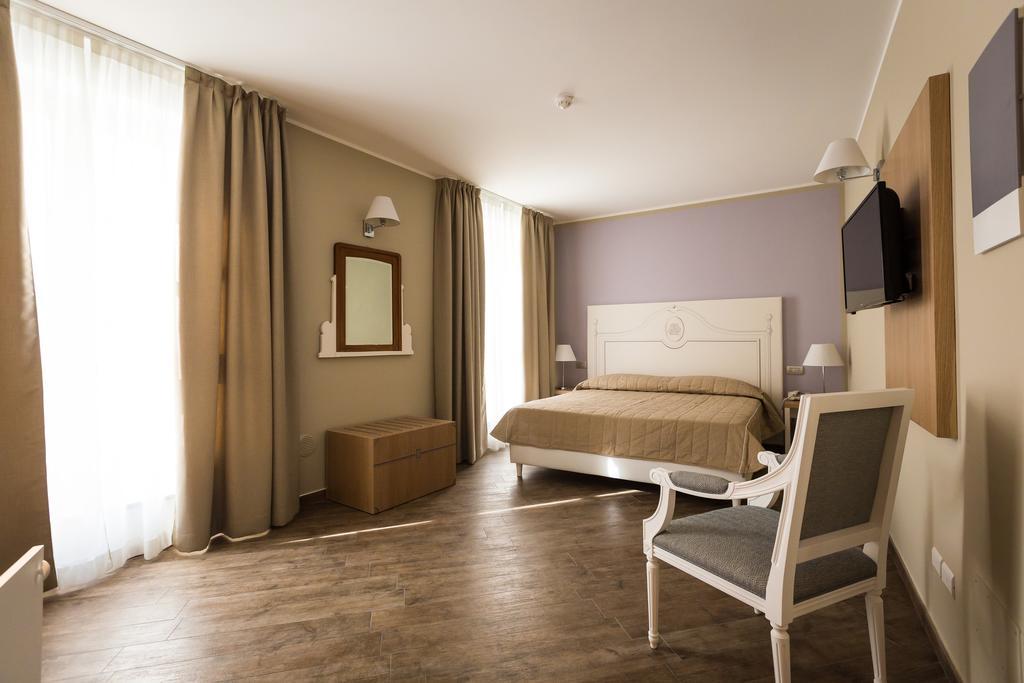 Hotel Monteverde アックイテルメ エクステリア 写真