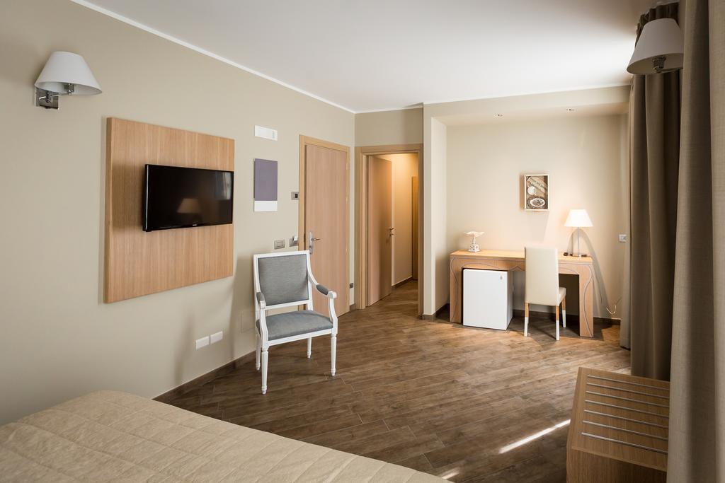 Hotel Monteverde アックイテルメ エクステリア 写真